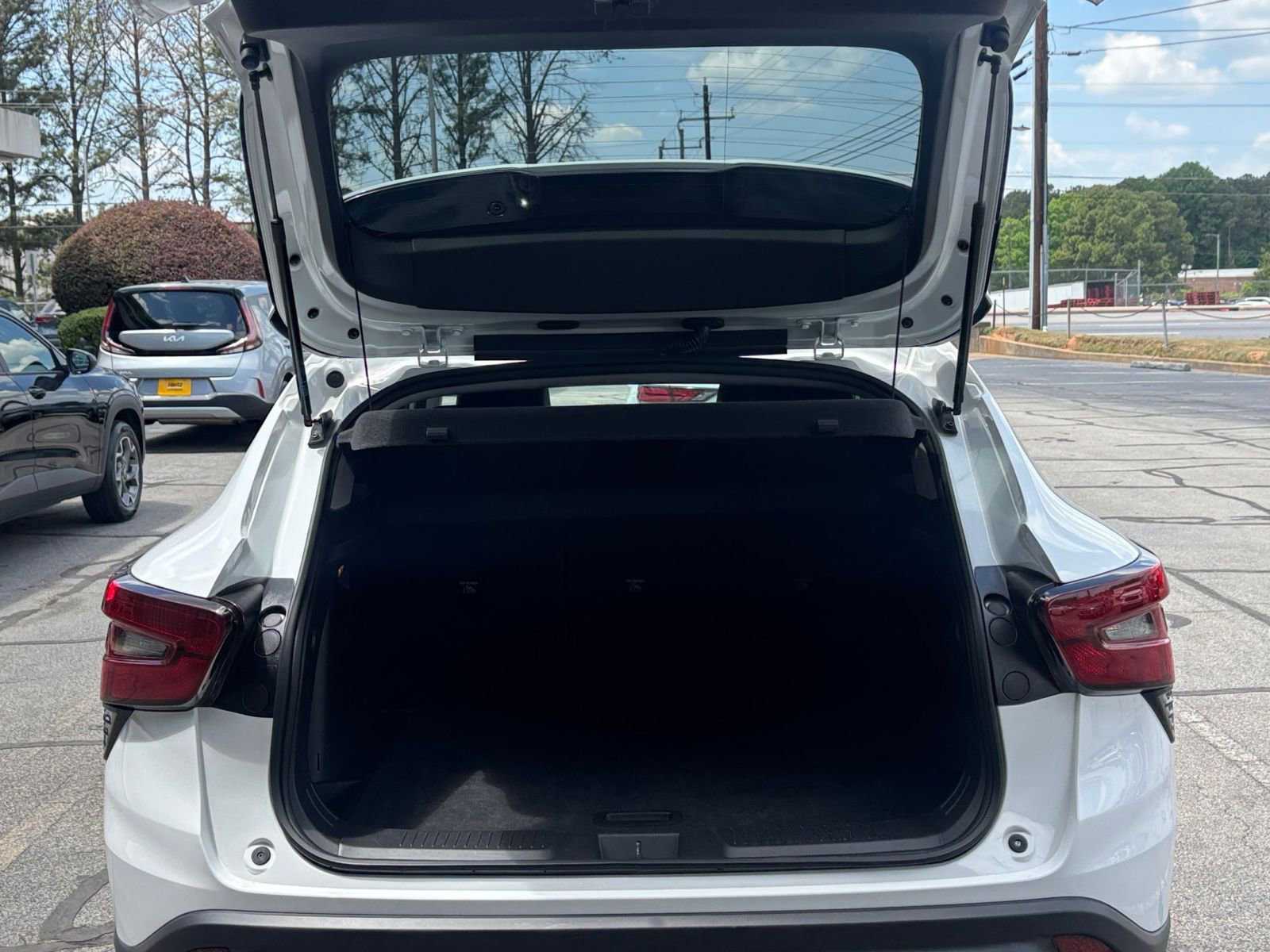 Used 2025 Chevrolet Trax LT FWD image 31