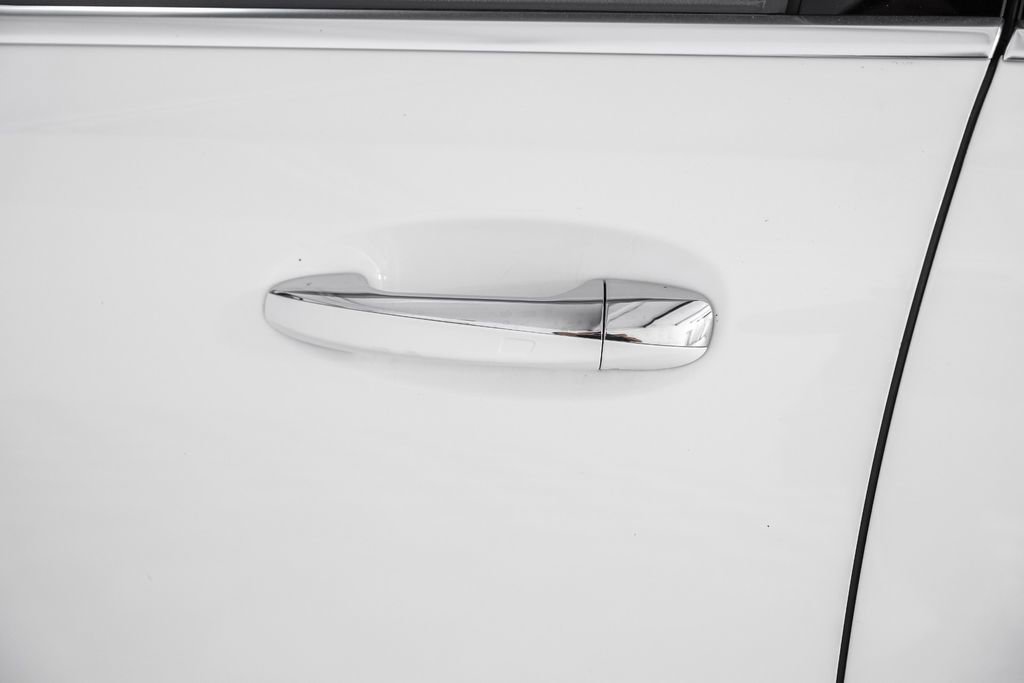 Used 2023 Mercedes-Benz EQB 250+ w/ Exclusive Package image 40