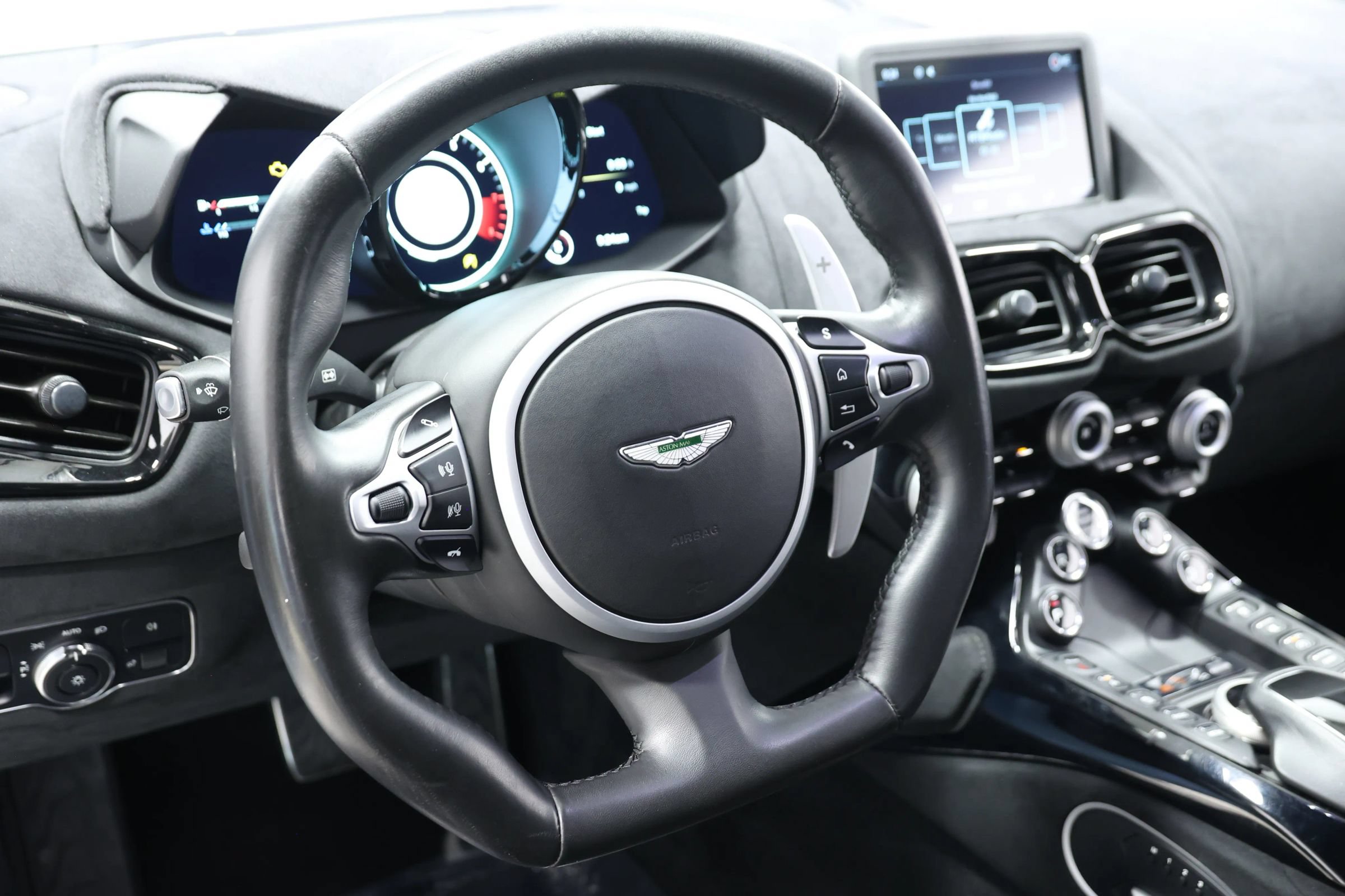 Used 2020 Aston Martin V8 Vantage Coupe RWD image 24