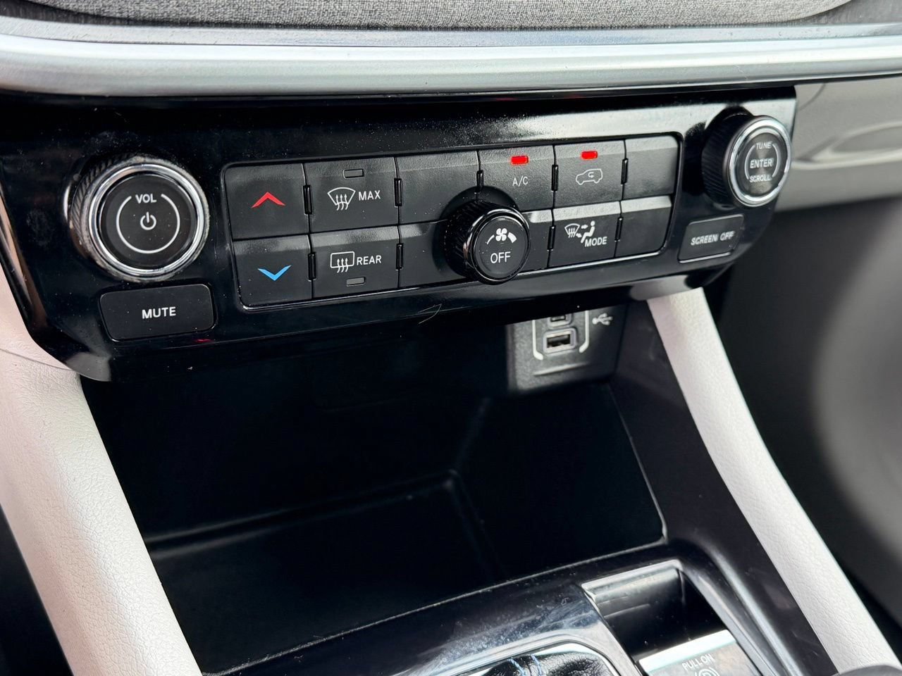 Used 2022 Jeep Compass Latitude w/ Sun and Sound Group FWD image 23