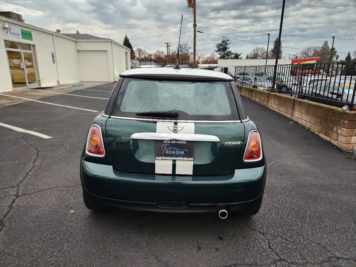 Used 2010 MINI Cooper Hardtop image 4
