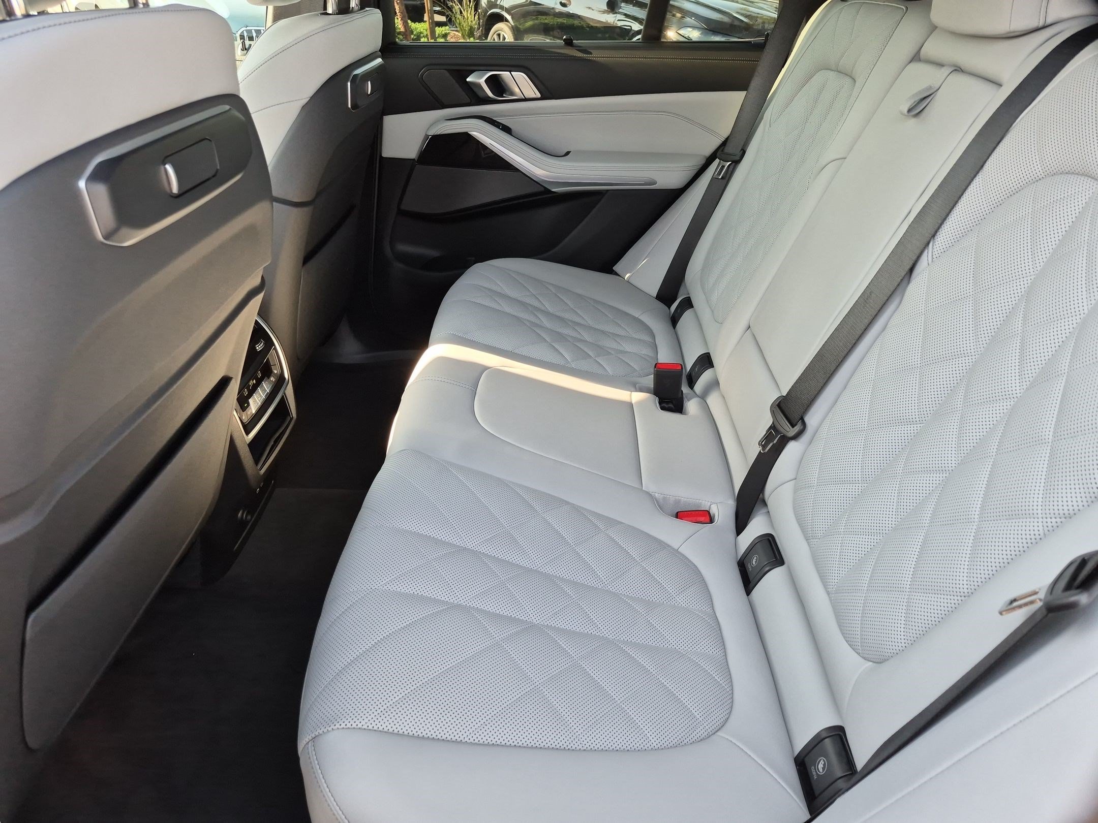 Used 2026 BMW X5 xDrive40i w/ M Sport Package AWD/4WD image 32