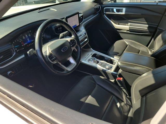 Certified 2023 Ford Explorer XLT w/ Equipment Group 202A AWD/4WD image 3