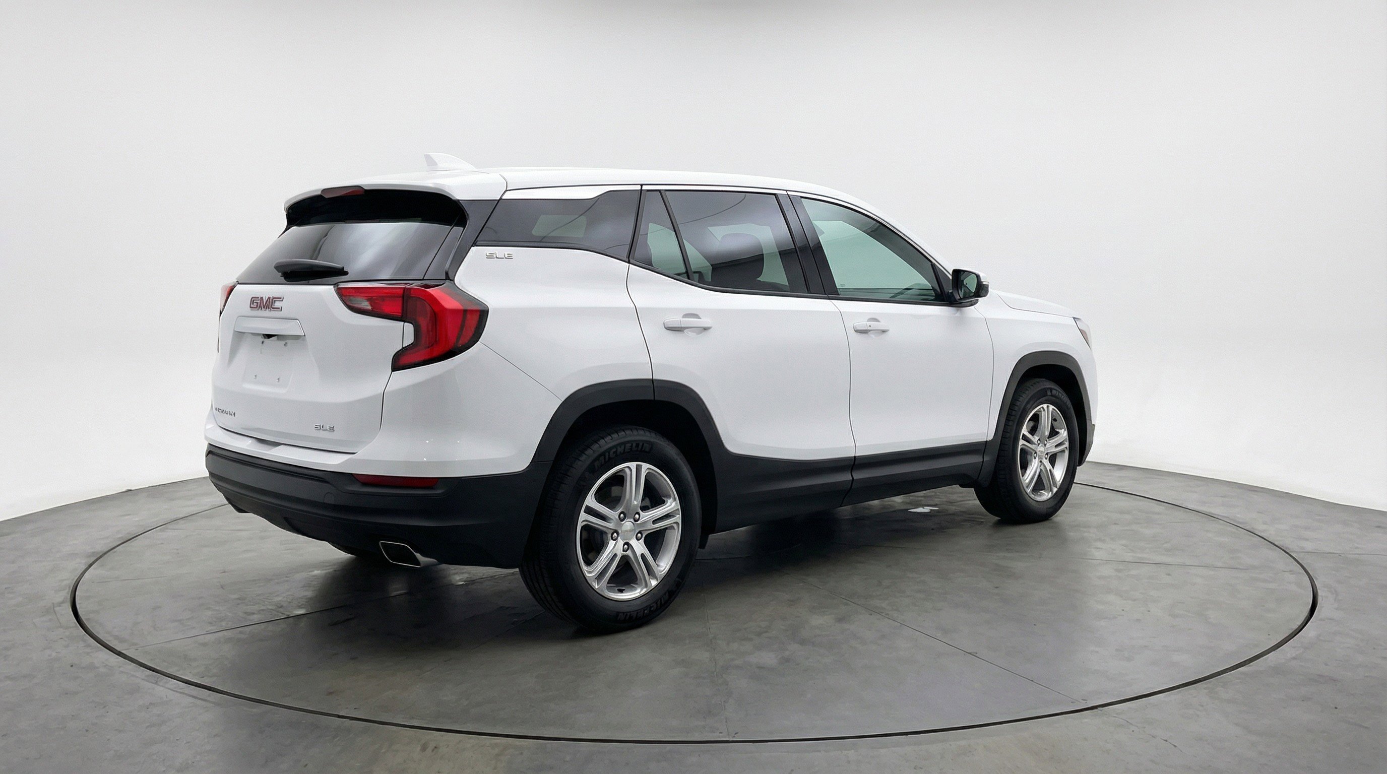 Used 2024 GMC Terrain SLE image 9