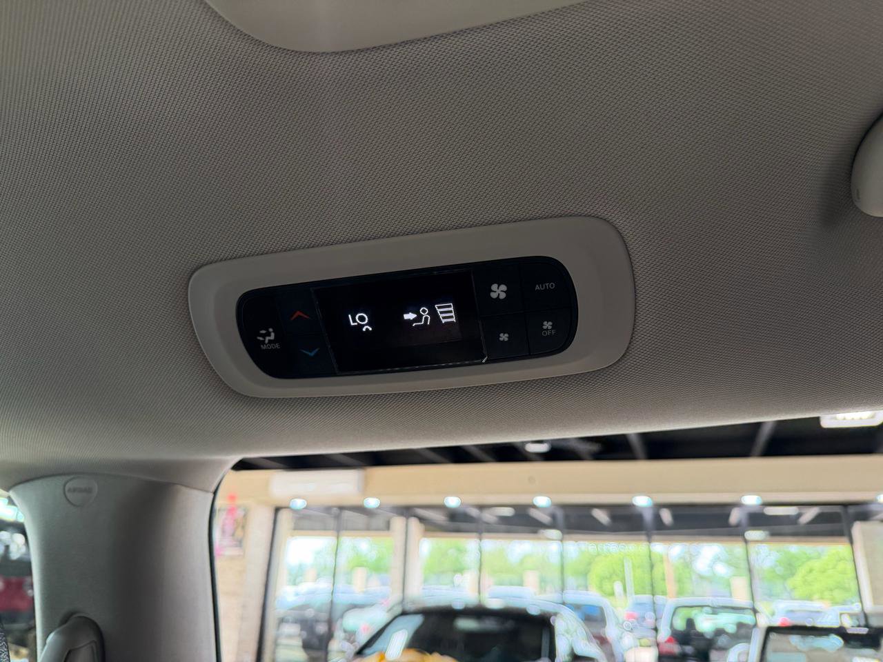 Used 2019 Chrysler Pacifica Touring-L image 22