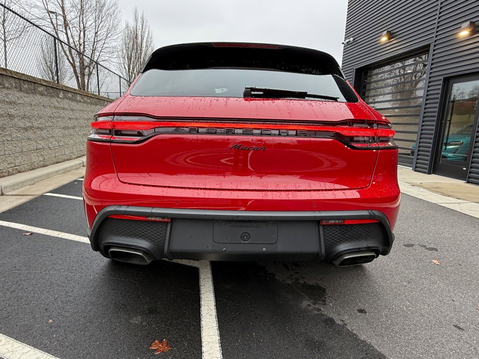 Certified 2025 Porsche Macan image 6