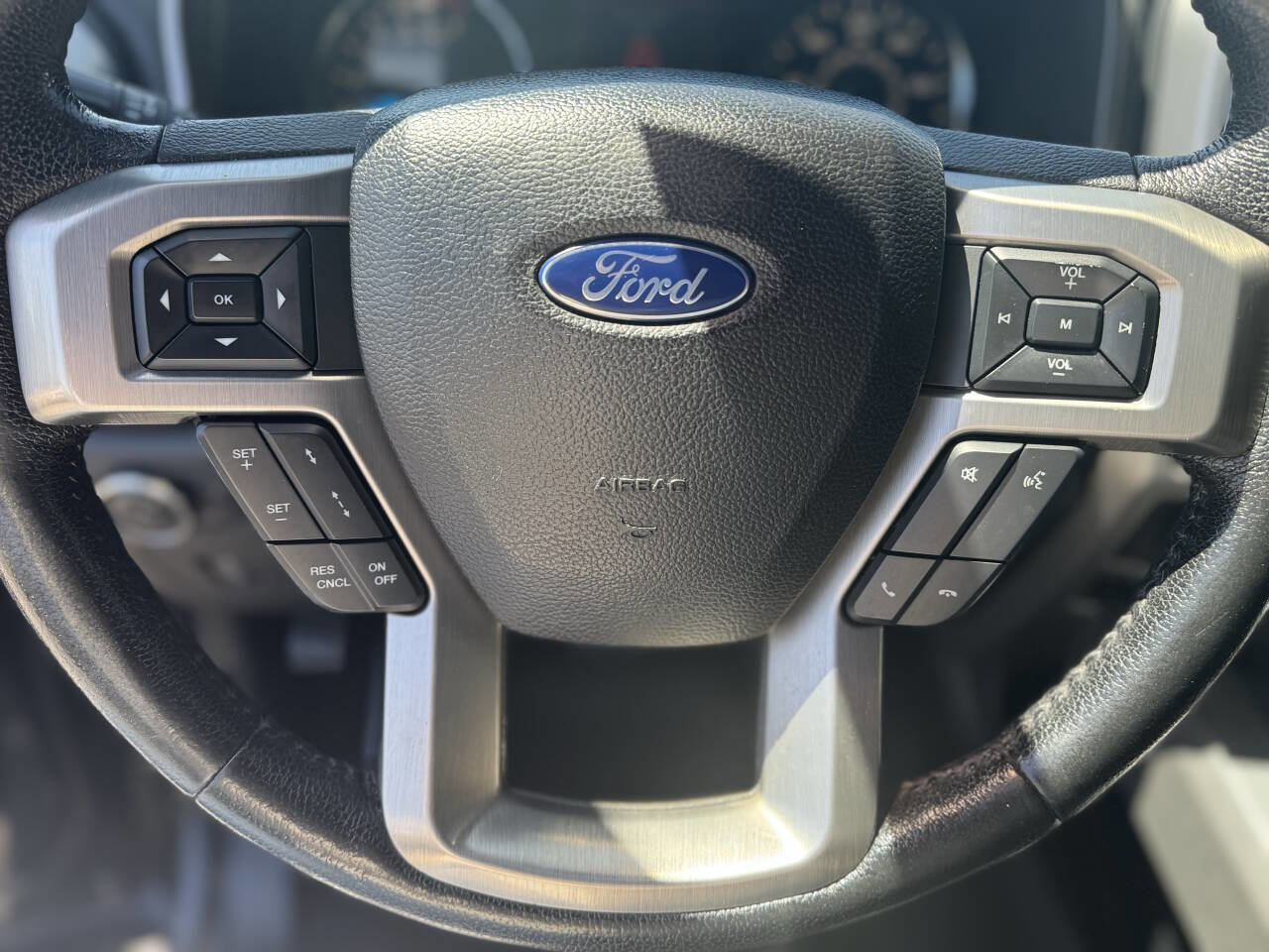 Used 2016 Ford F150 Platinum w/ Equipment Group 701A Luxury AWD/4WD image 11
