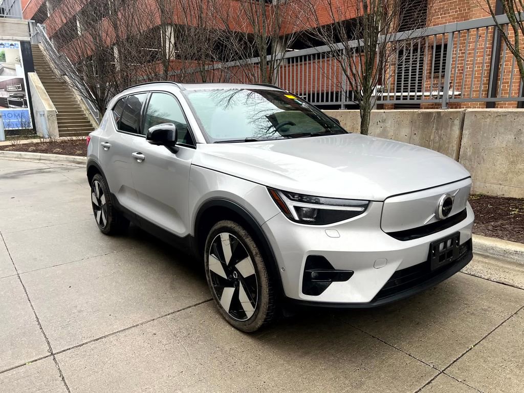 Used 2023 Volvo XC40 Recharge Ultimate image 5