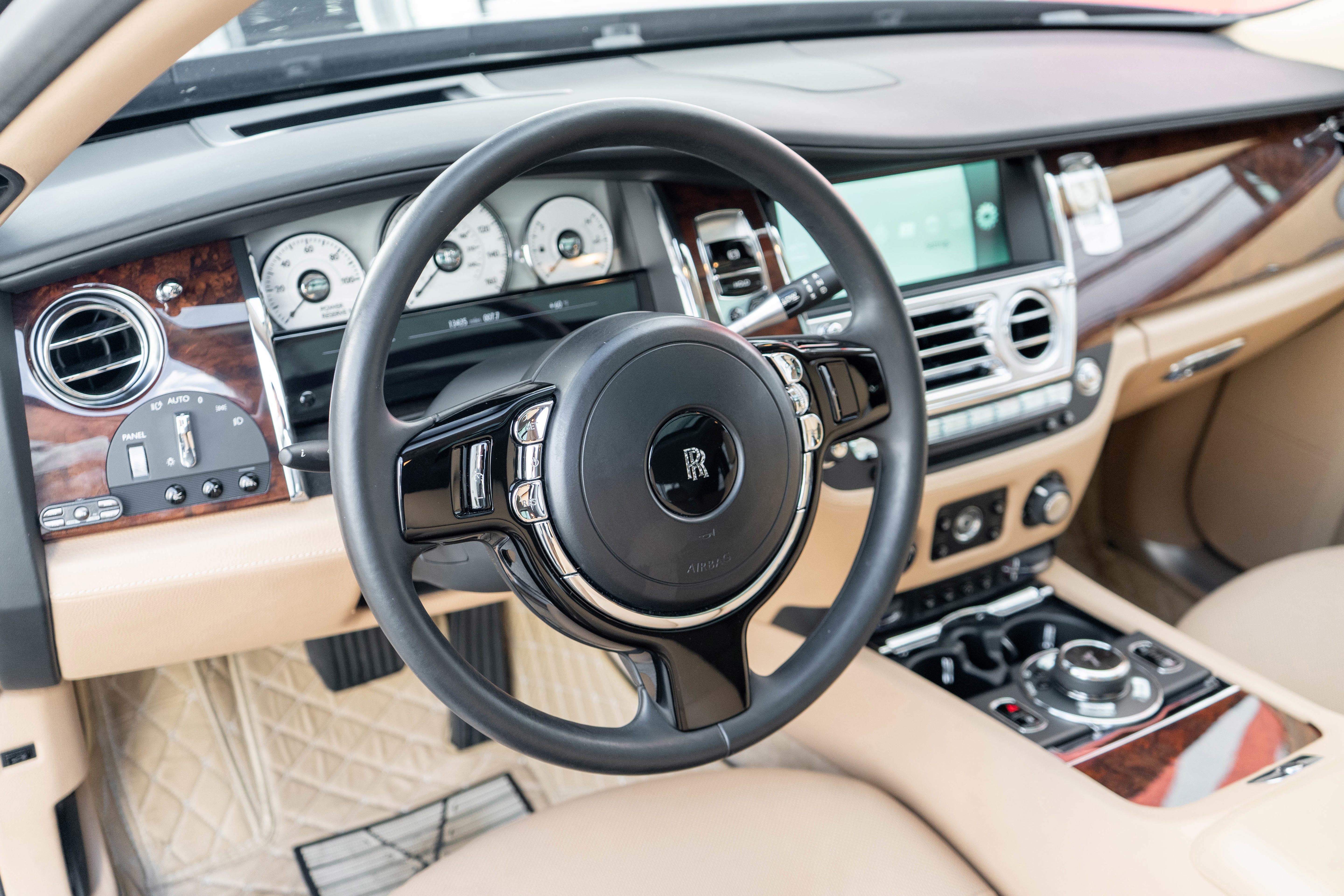 Used 2014 Rolls-Royce Ghost image 14