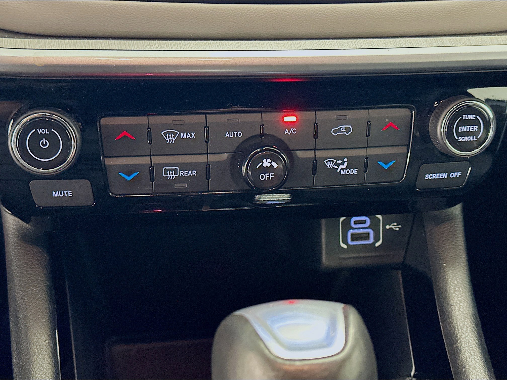 Used 2025 Jeep Compass Limited image 23