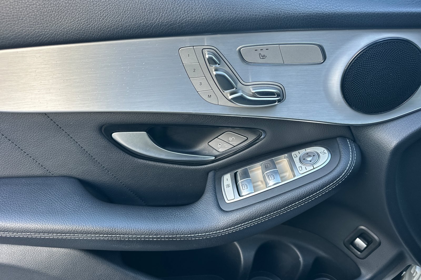 Used 2019 Mercedes-Benz GLC 300 4MATIC image 11