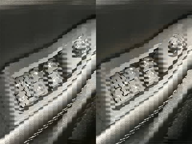 Used 2023 Jeep Grand Cherokee L Laredo image 18