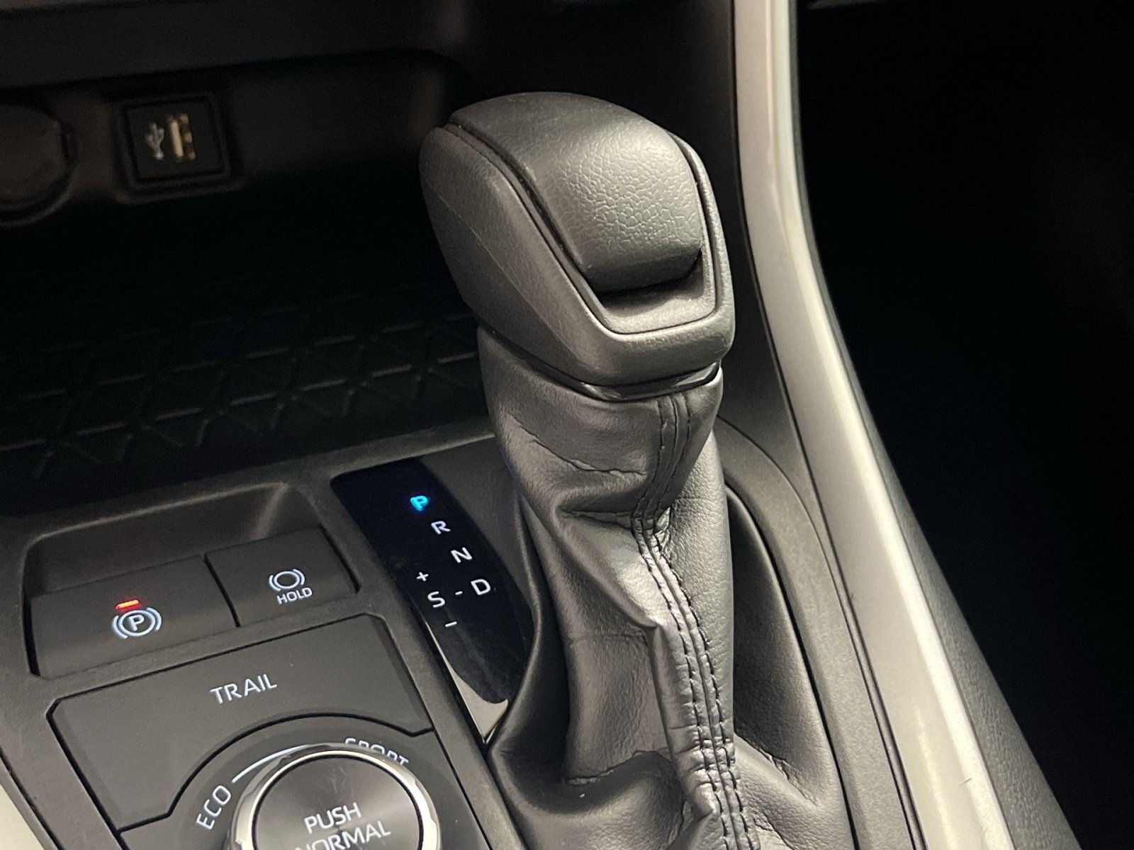 Used 2025 Toyota RAV4 XLE AWD/4WD image 21