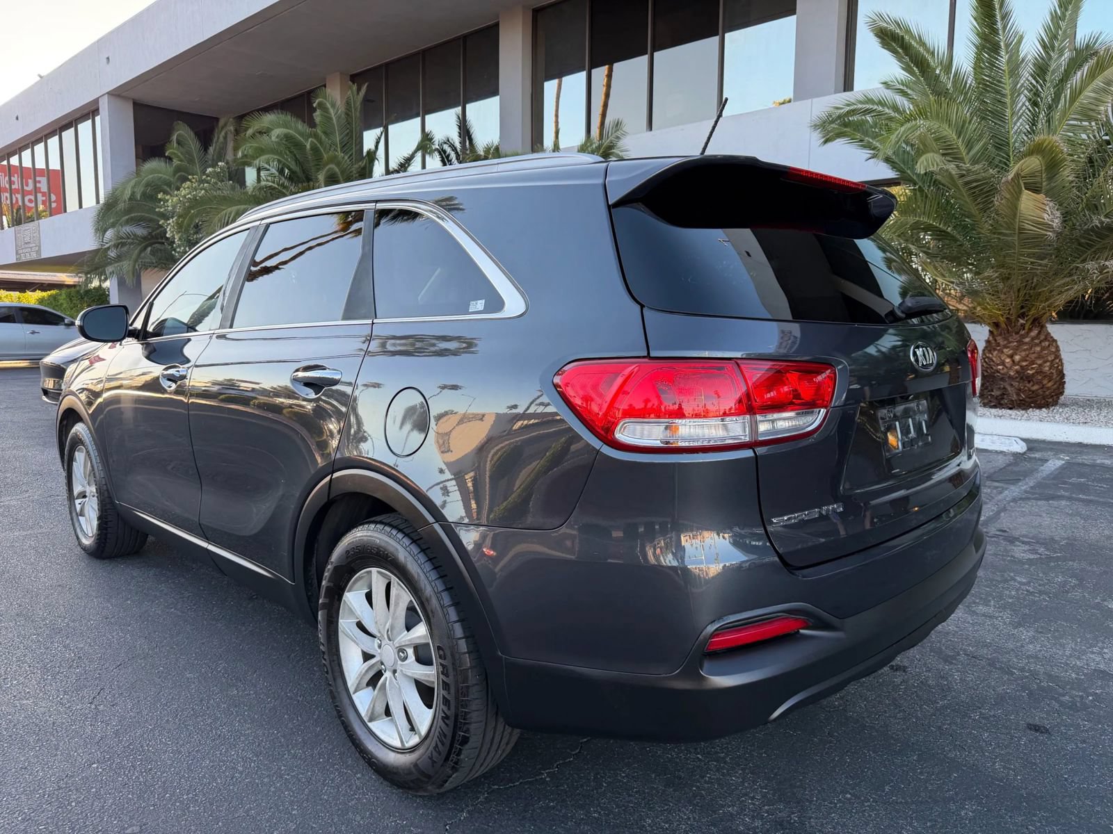 Used 2016 Kia Sorento FWD image 6