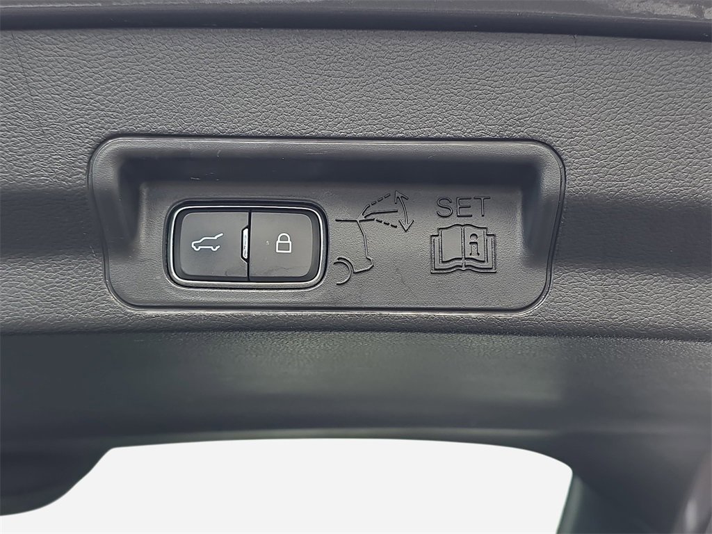 Used 2022 Ford Explorer Limited image 17