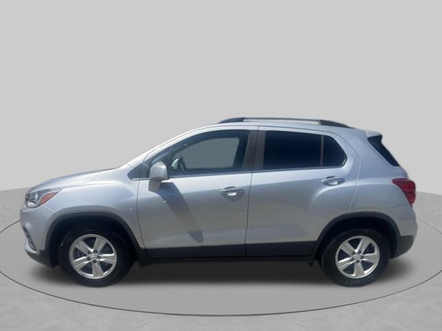 Used 2017 Chevrolet Trax LT w/ Driver Confidence Package FWD image 3