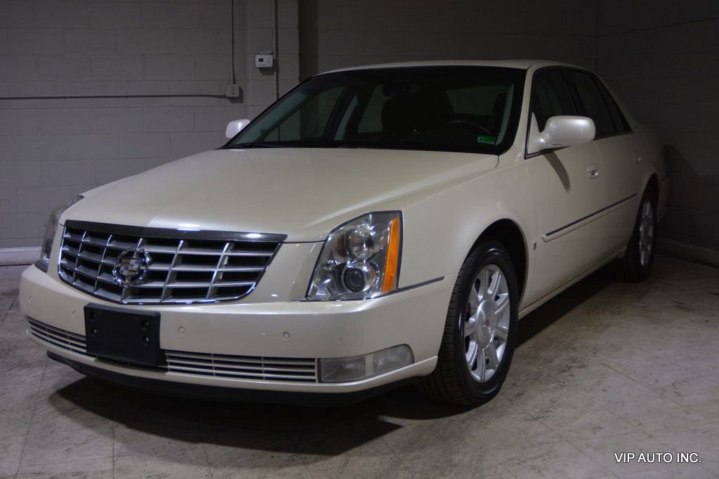 Used 2008 Cadillac DTS w/ Sun And Sound Package image 2