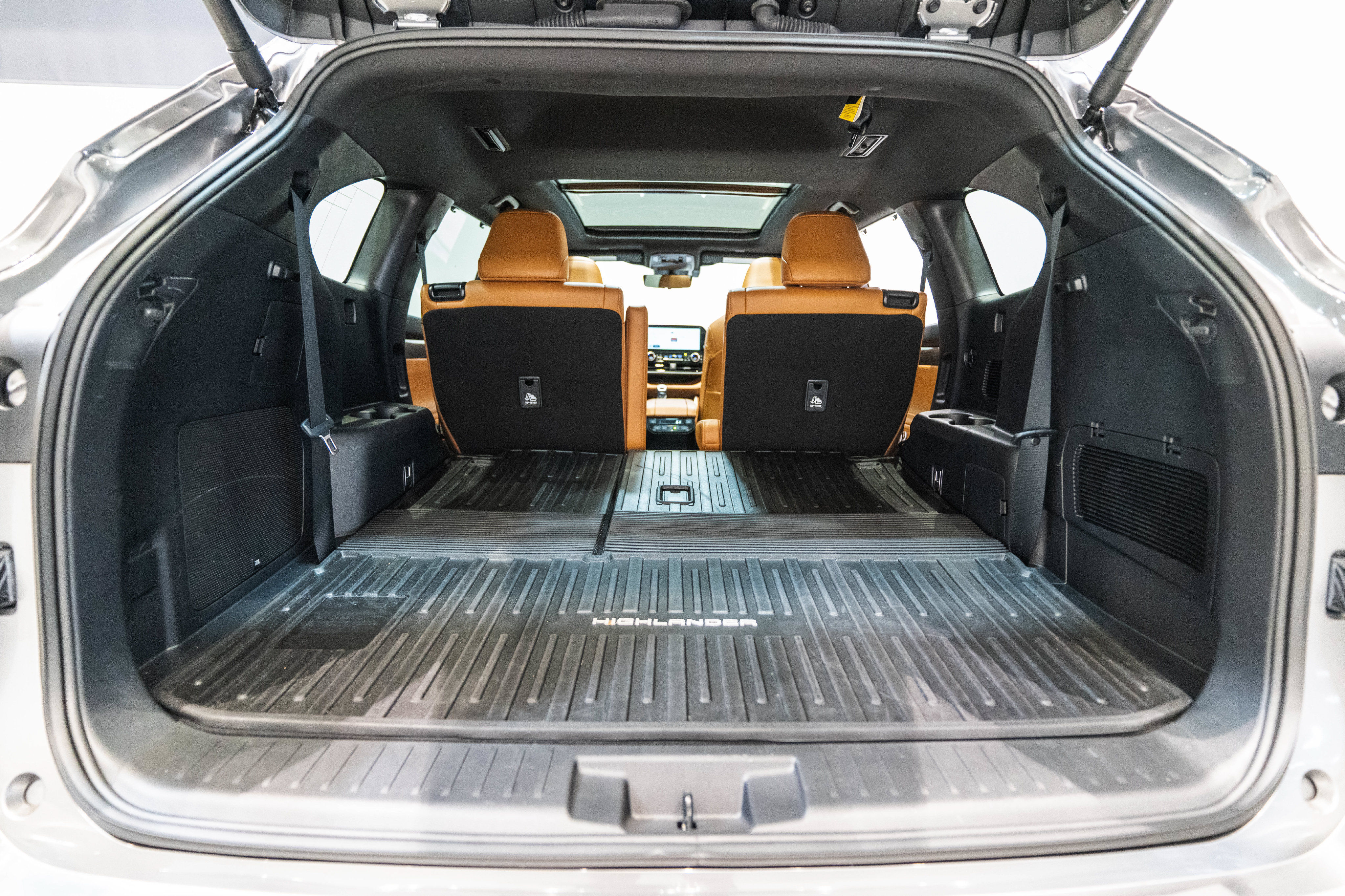 Certified 2026 Toyota Highlander Platinum AWD/4WD image 38