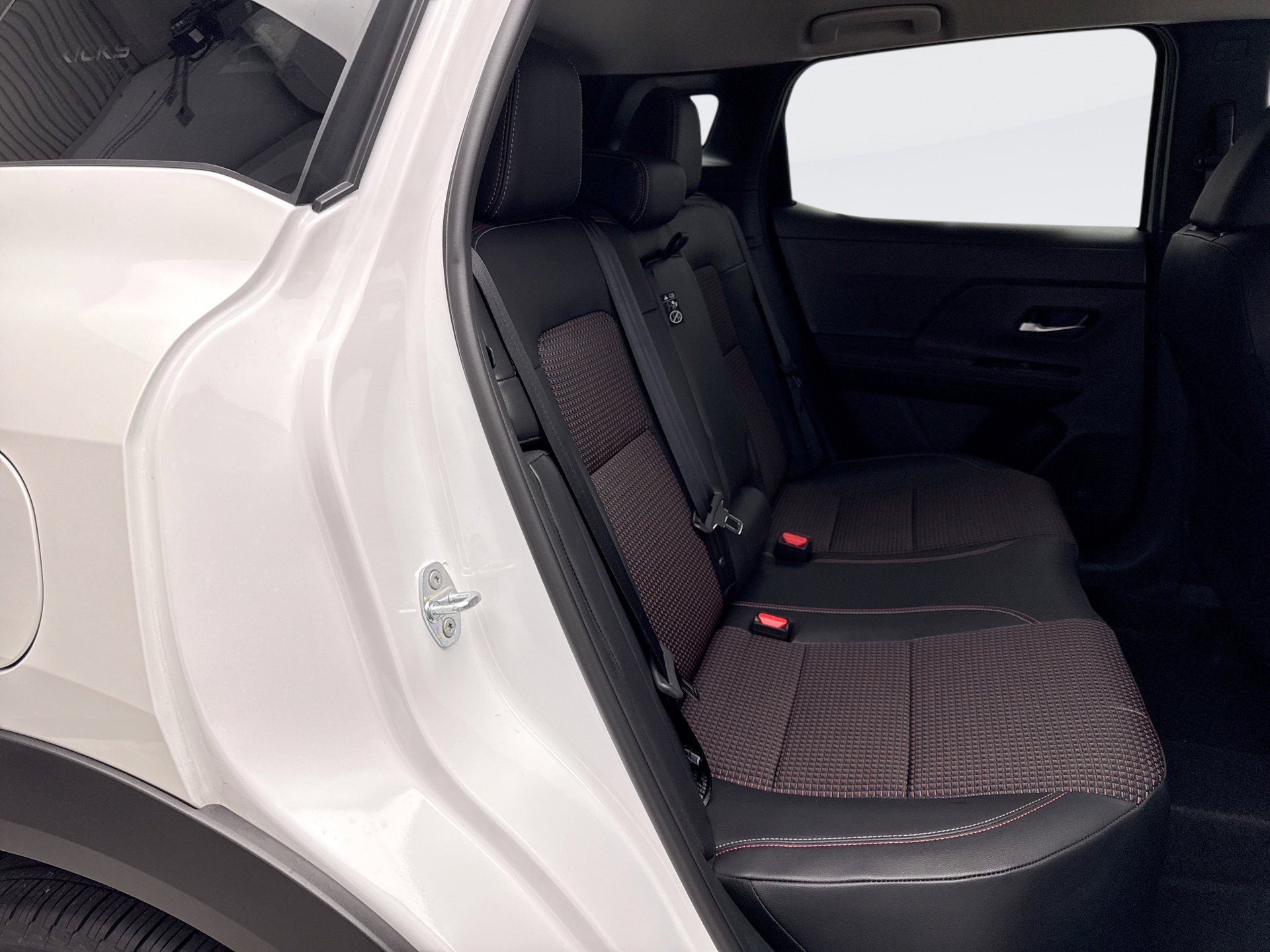 Used 2025 Nissan Kicks SR image 18