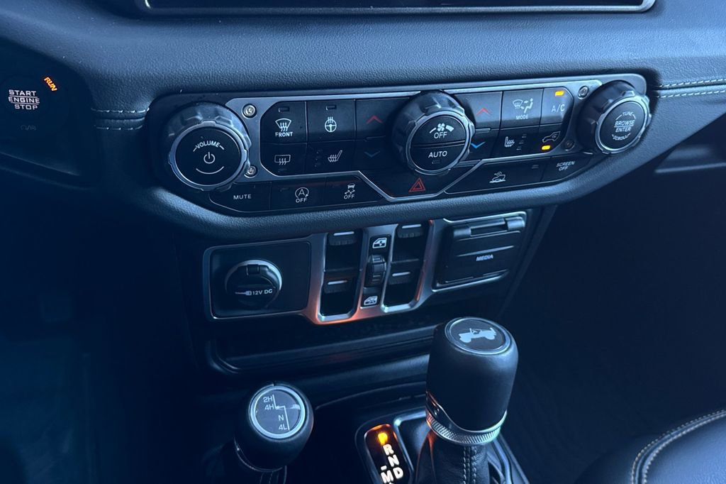 Used 2024 Jeep Wrangler Sahara image 23
