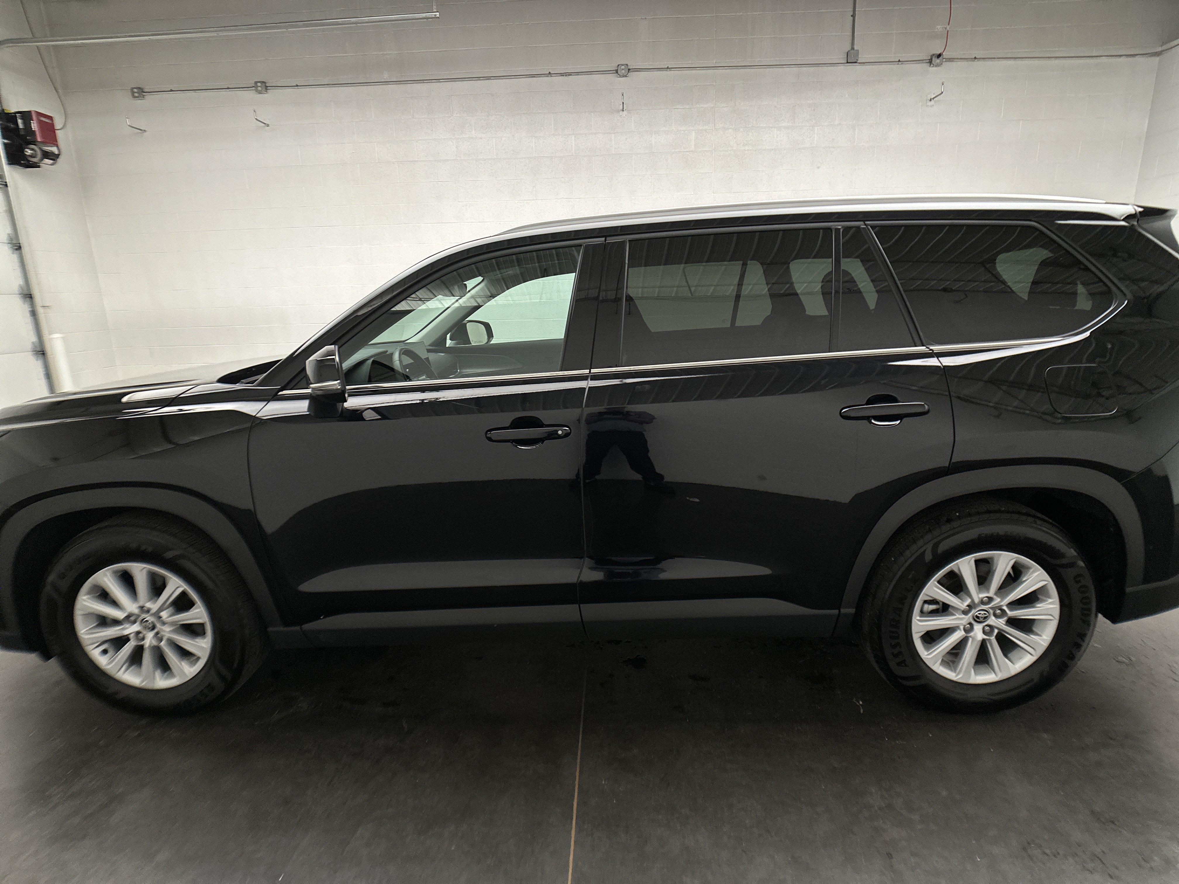 Used 2025 Toyota Grand Highlander AWD image 6