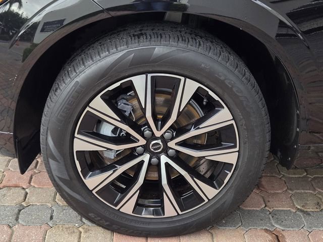 Certified 2023 Volvo XC60 B5 Core w/ Climate Package image 13