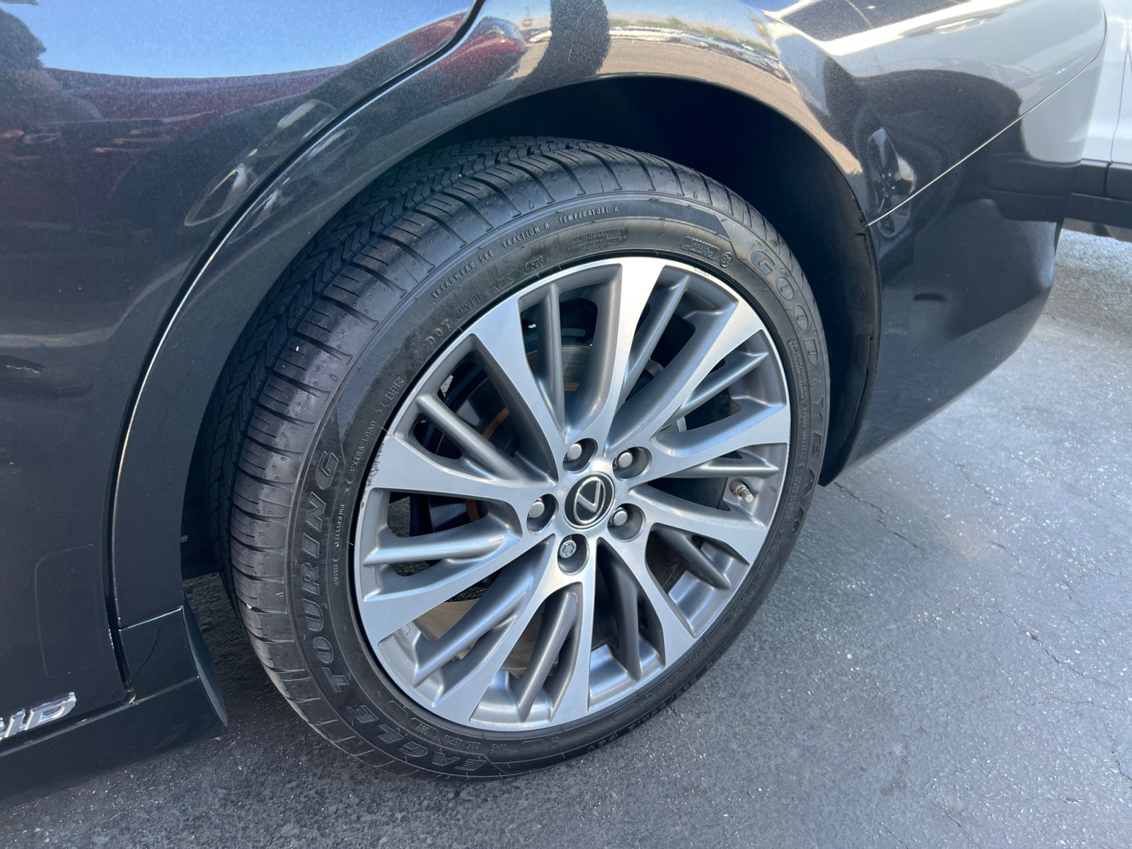 Used 2021 Lexus ES 300h w/ Premium Package image 15