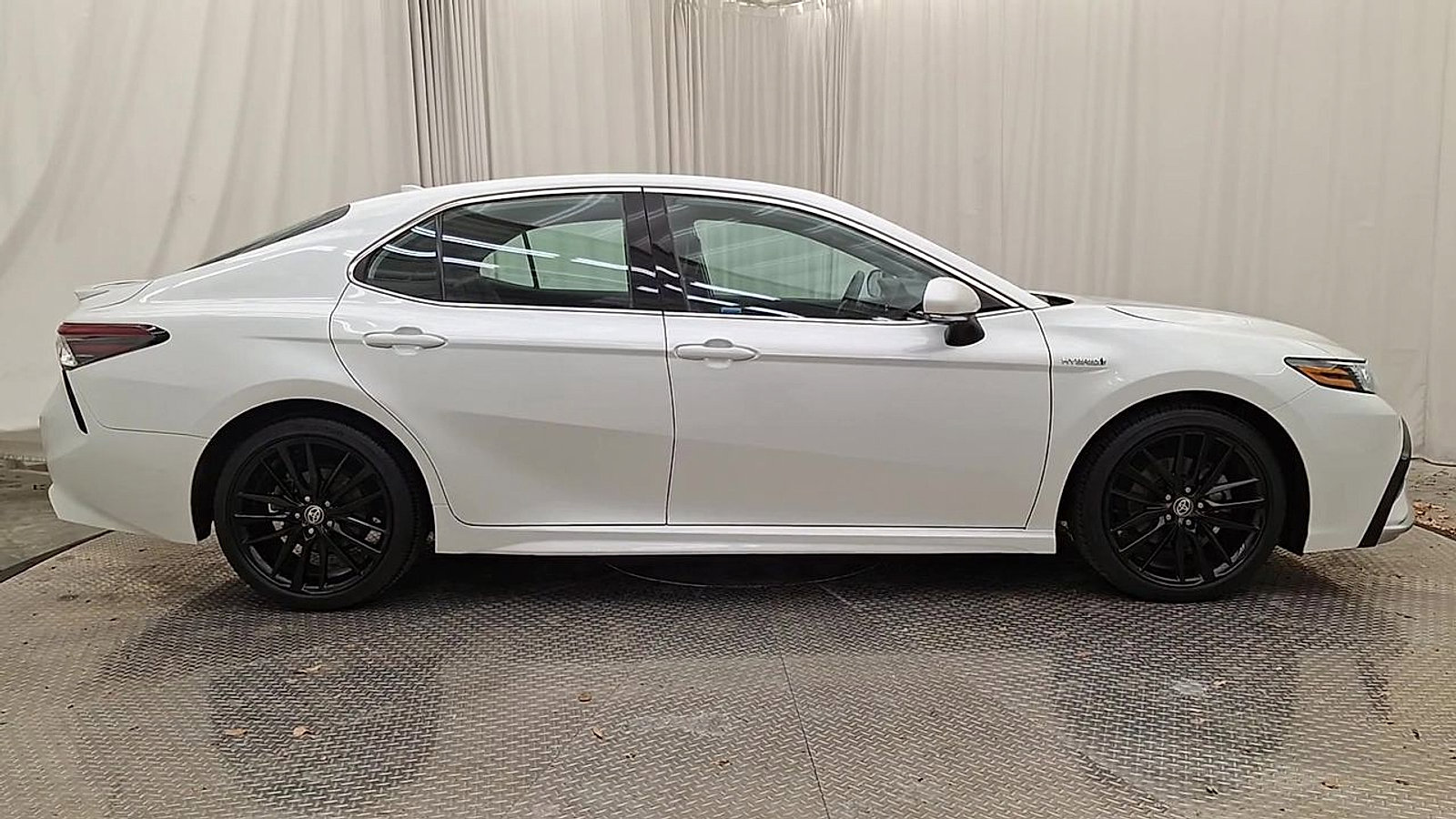 Certified 2021 Toyota Camry XSE w/ Navigation Upgrade Package image 4