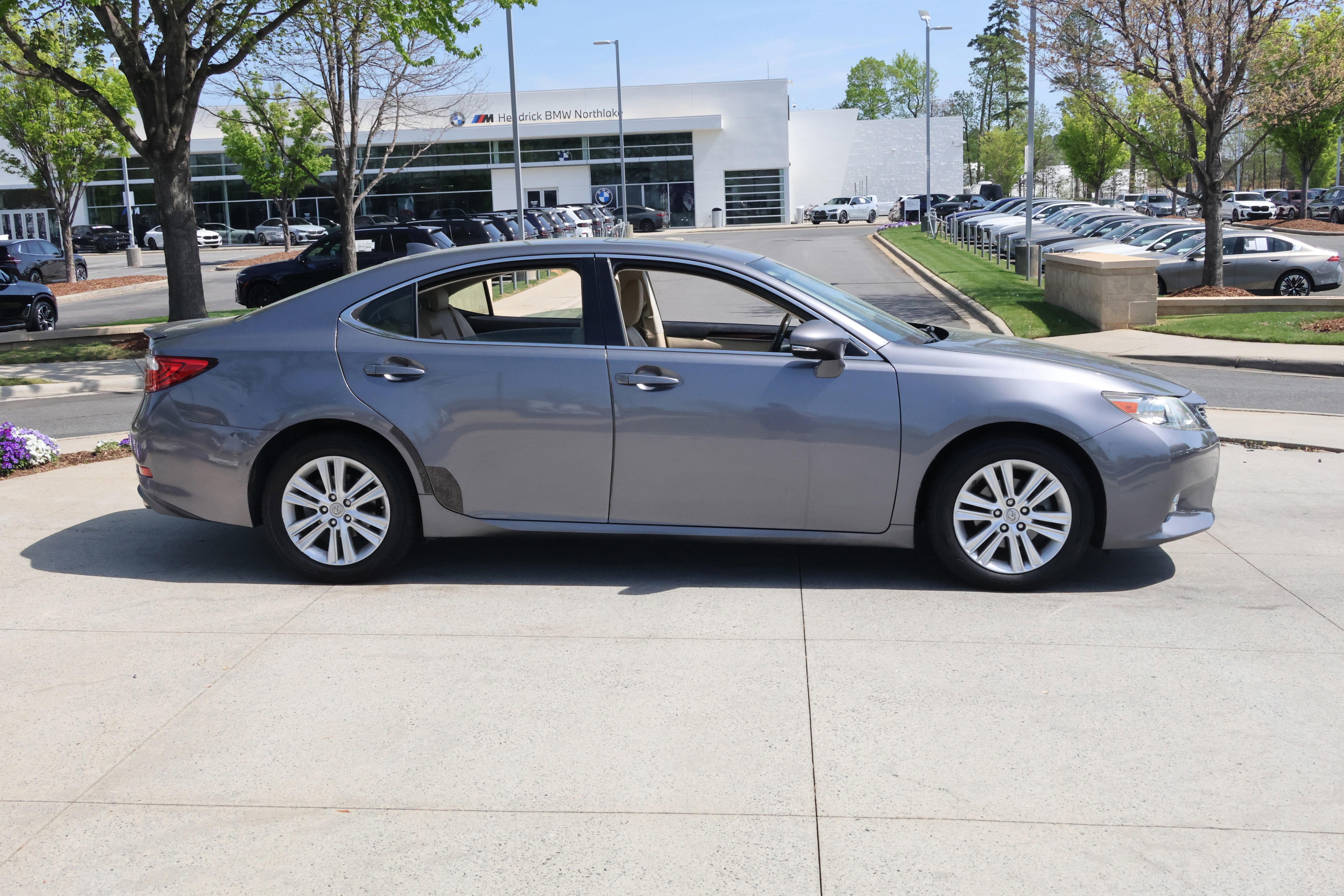 Used 2015 Lexus ES 350 w/ Premium Package FWD image 10