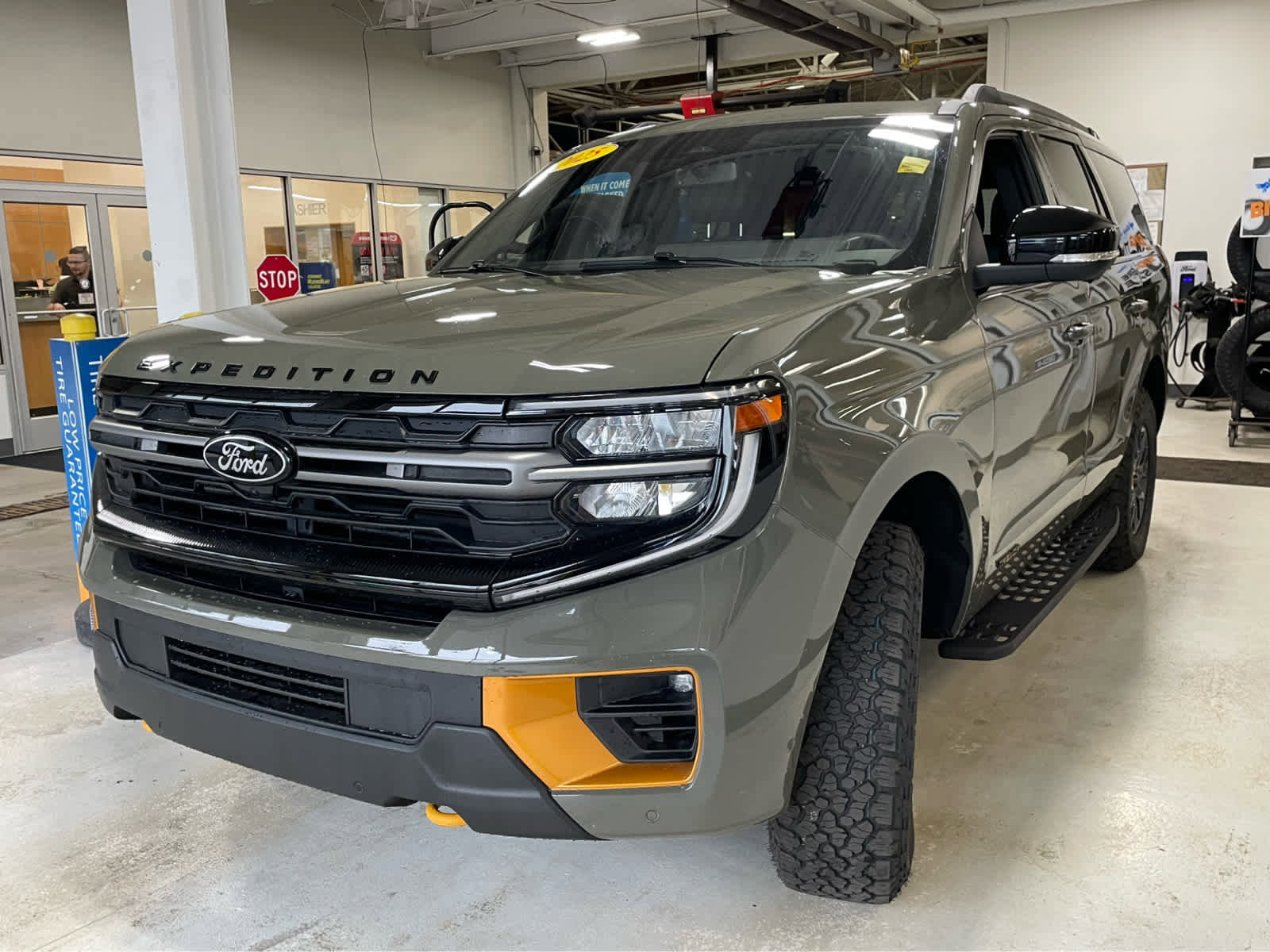 Used 2025 Ford Expedition Tremor AWD/4WD image 5