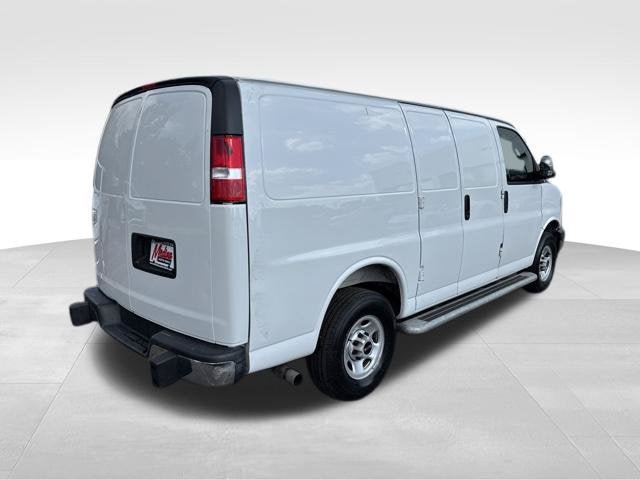 Used 2025 GMC Savana 2500 w/ Driver Convenience Package RWD image 4