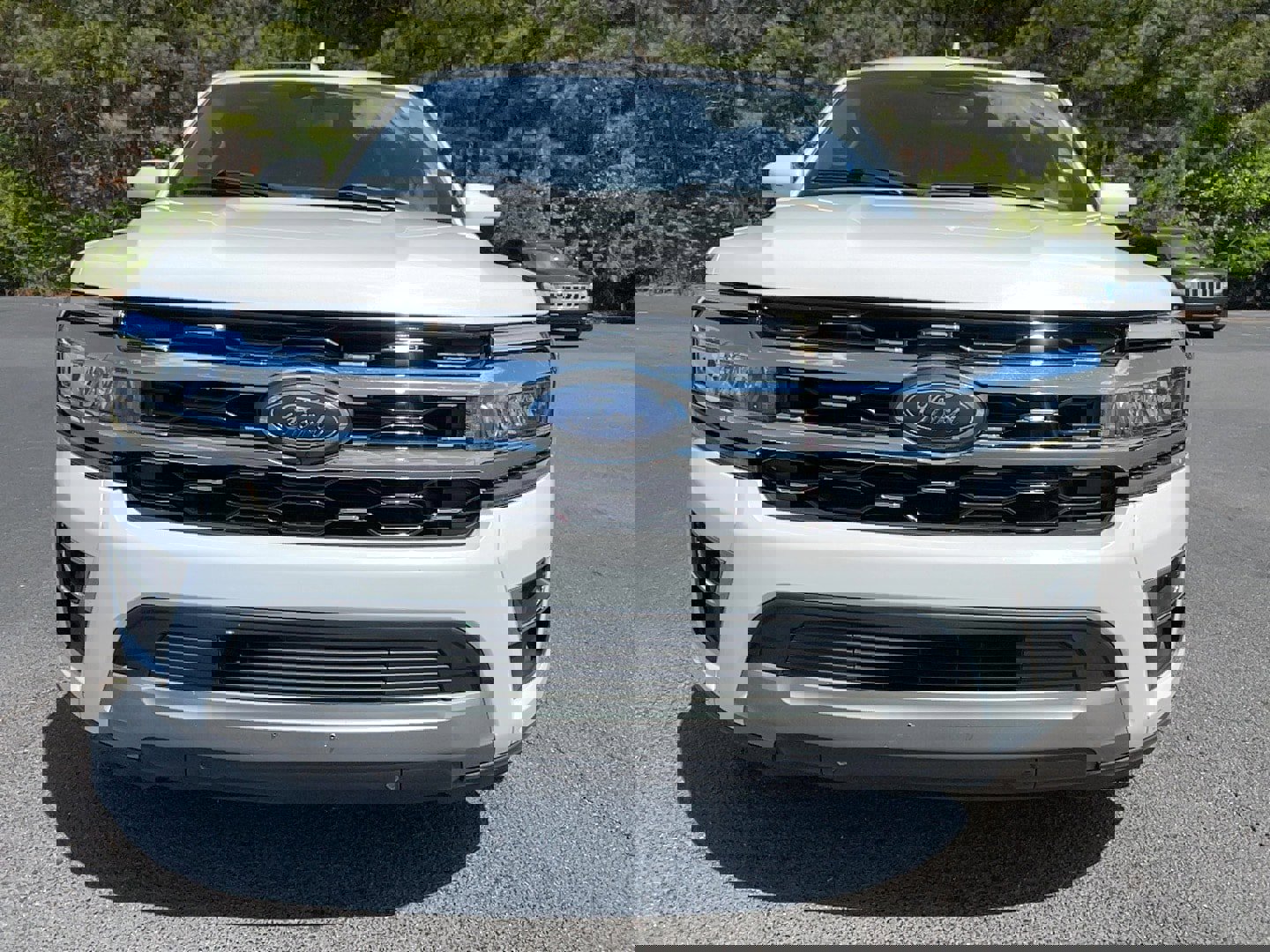 Used 2024 Ford Expedition Max Limited AWD/4WD image 2