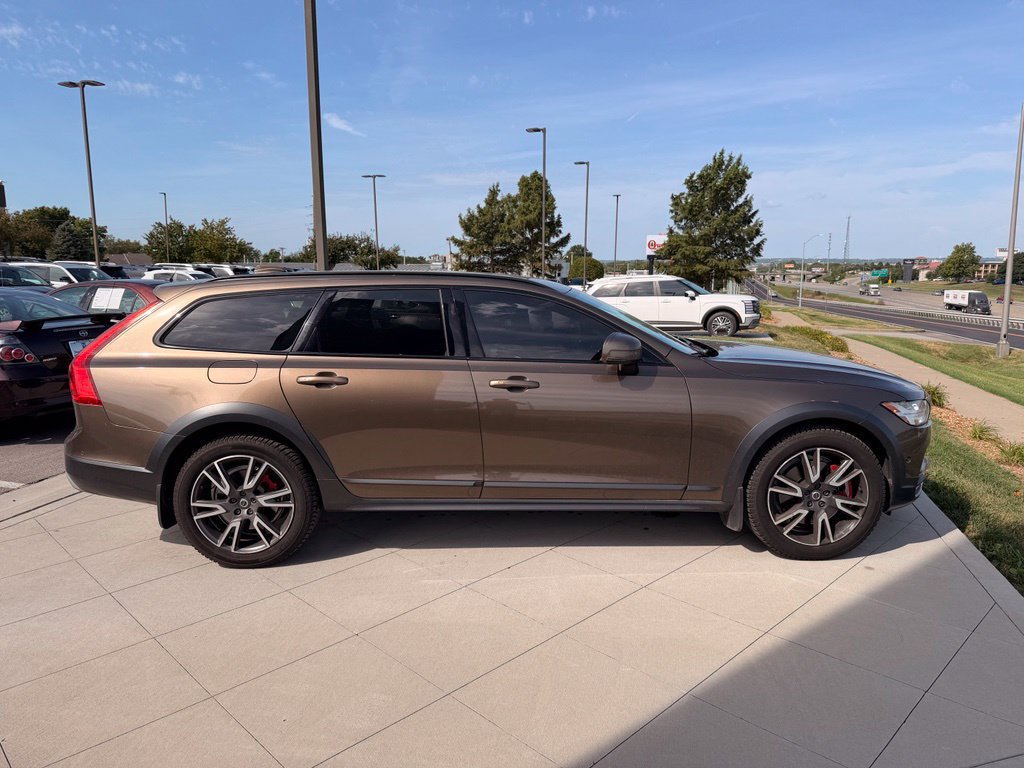 Used 2017 Volvo V90 T6 Cross Country AWD/4WD image 10
