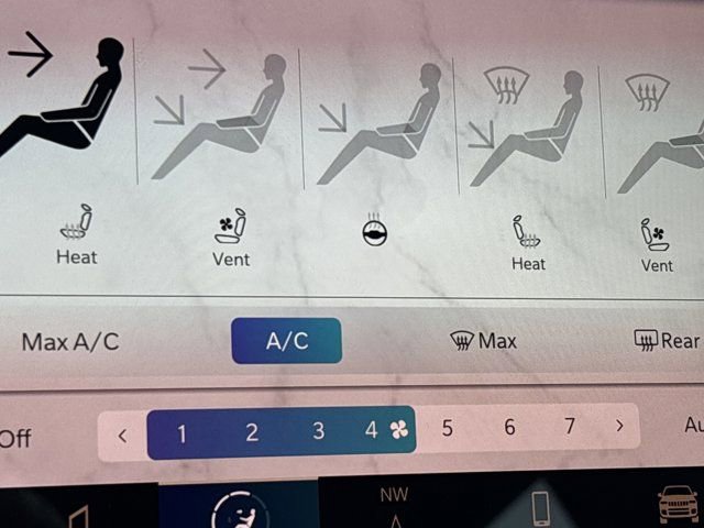 Used 2023 Jeep Compass High Altitude w/ Driver Assist Group I image 32