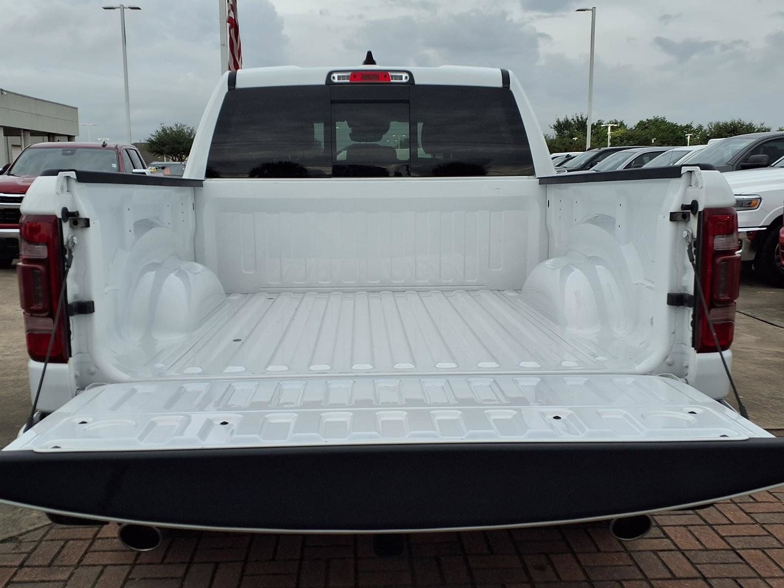 Used 2023 RAM 1500 Laramie AWD/4WD image 7
