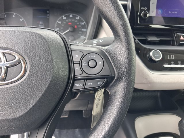 Used 2025 Toyota Corolla LE FWD image 18