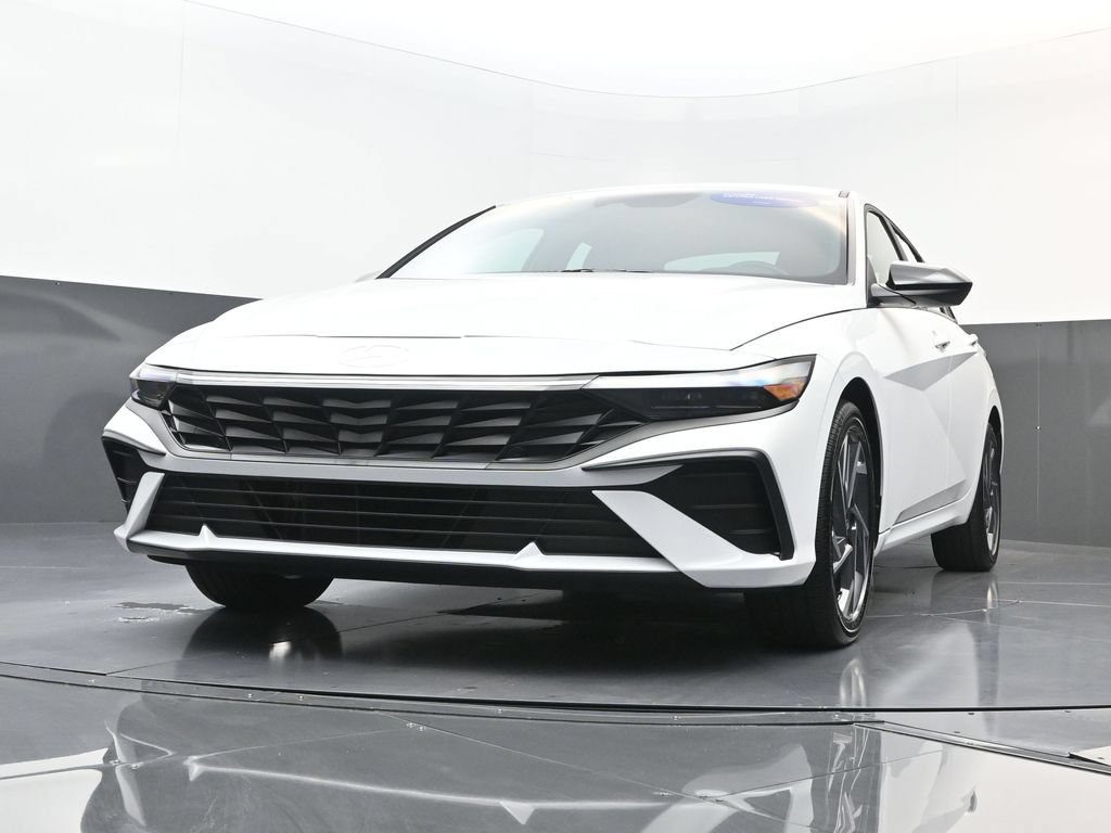 Certified 2025 Hyundai Elantra SEL FWD image 27