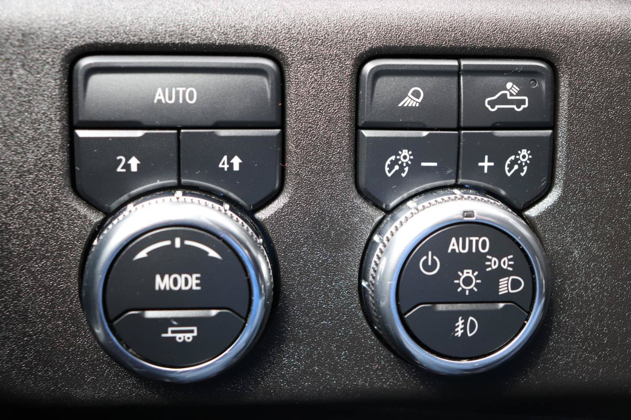 Used 2025 GMC Sierra 1500 SLT AWD/4WD image 41