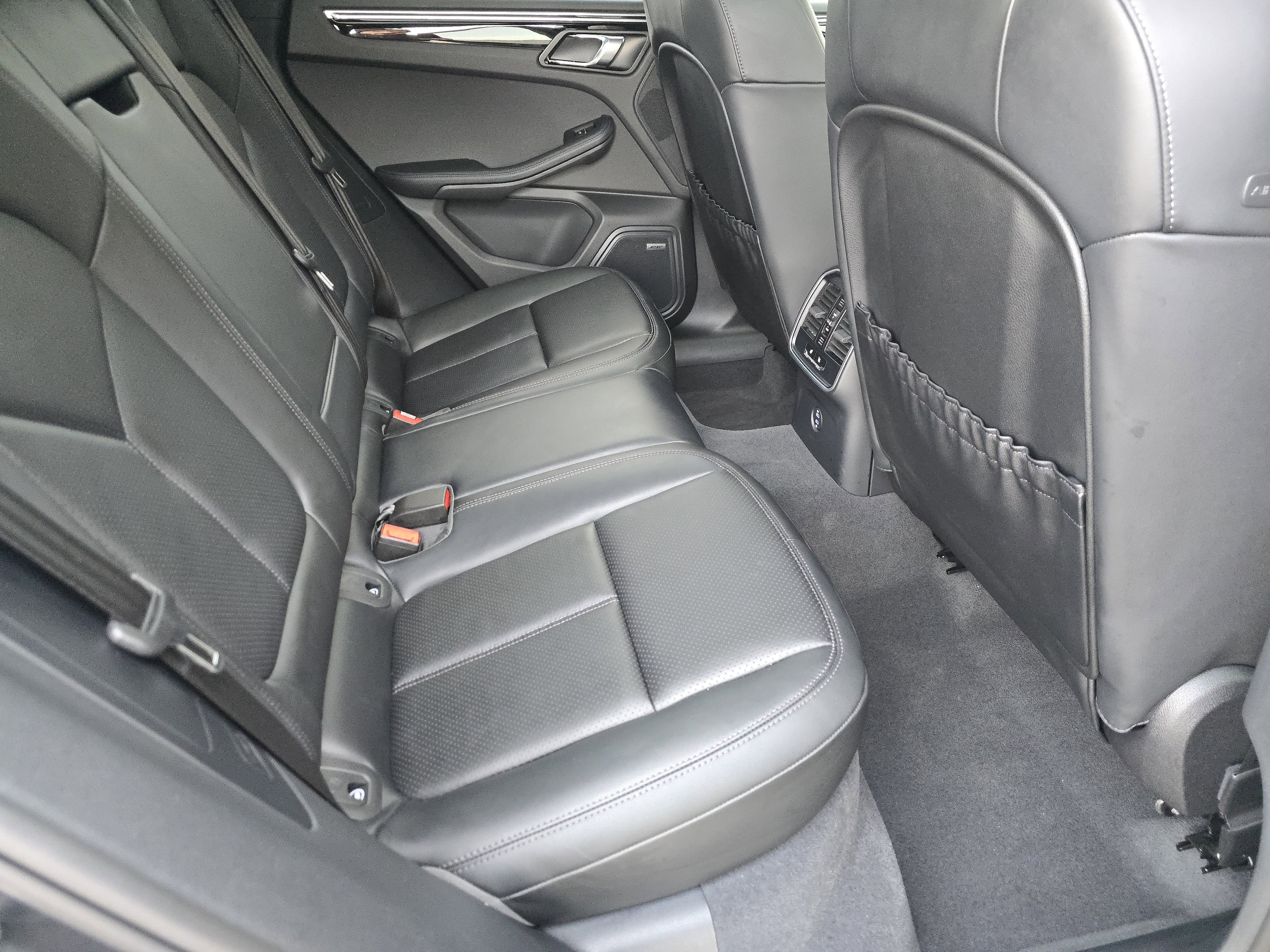 Certified 2025 Porsche Macan image 14