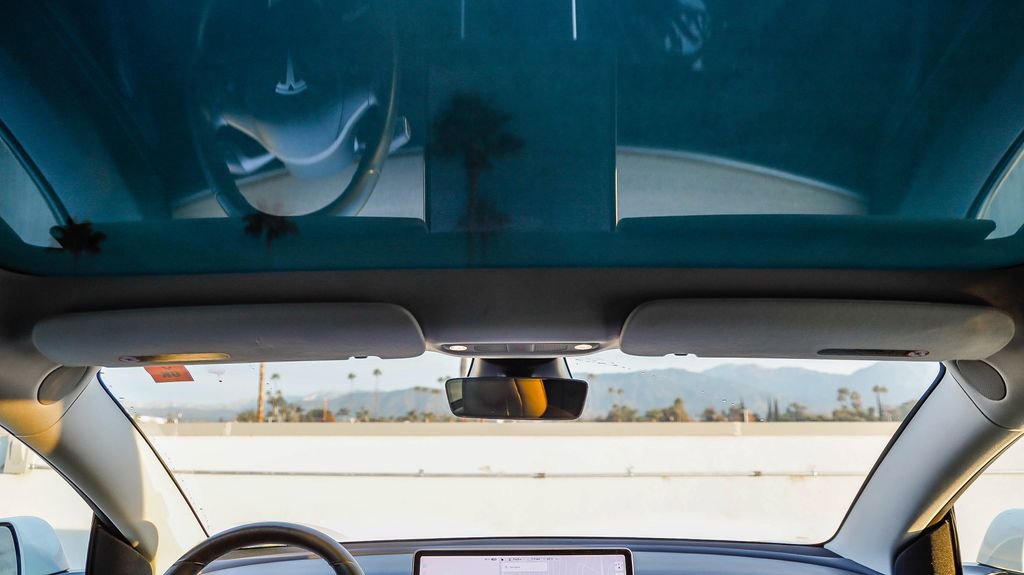 Used 2018 Tesla Model 3 image 16