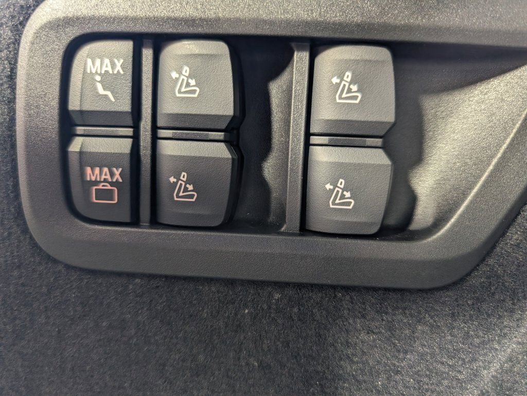 Used 2026 BMW X7 xDrive40i w/ M Sport Package image 21