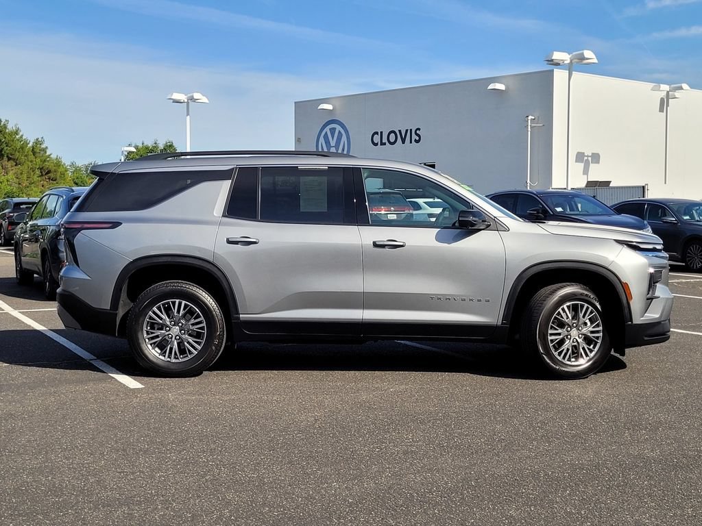Used 2024 Chevrolet Traverse LT FWD image 5