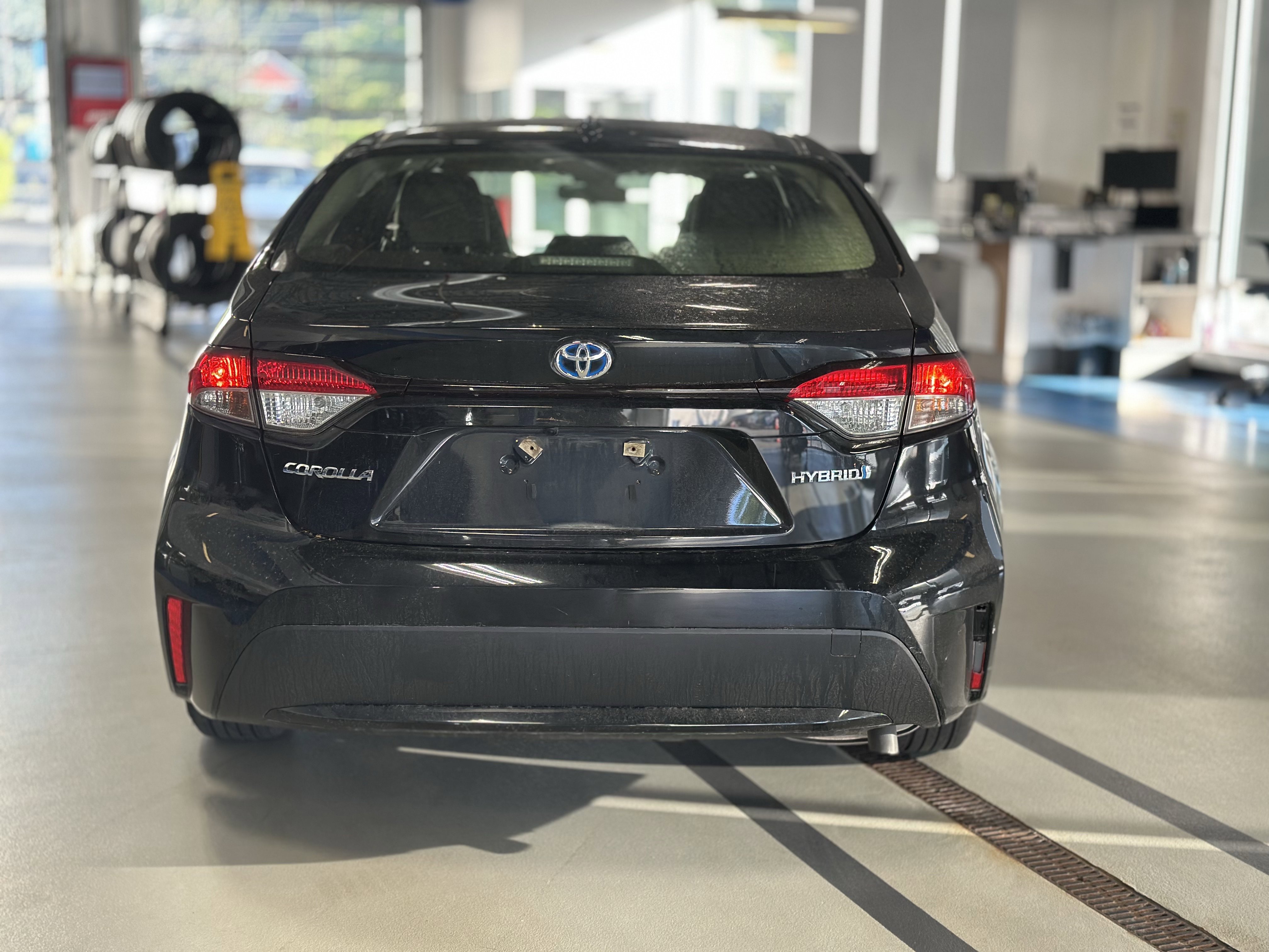 Used 2022 Toyota Corolla LE w/ Premium Interior Package FWD image 6