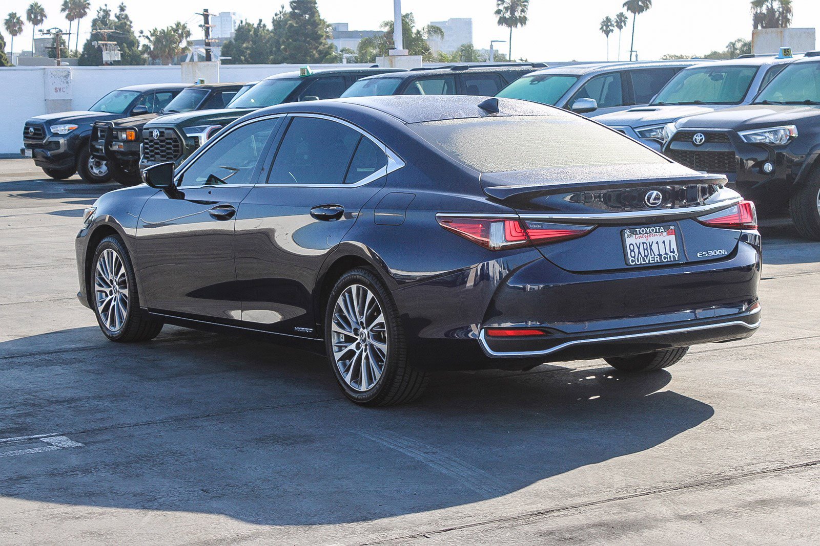 Used 2021 Lexus ES 300h w/ Premium Package image 7