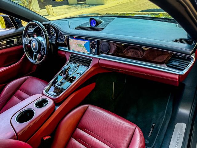 Used 2018 Porsche Panamera 4 image 10