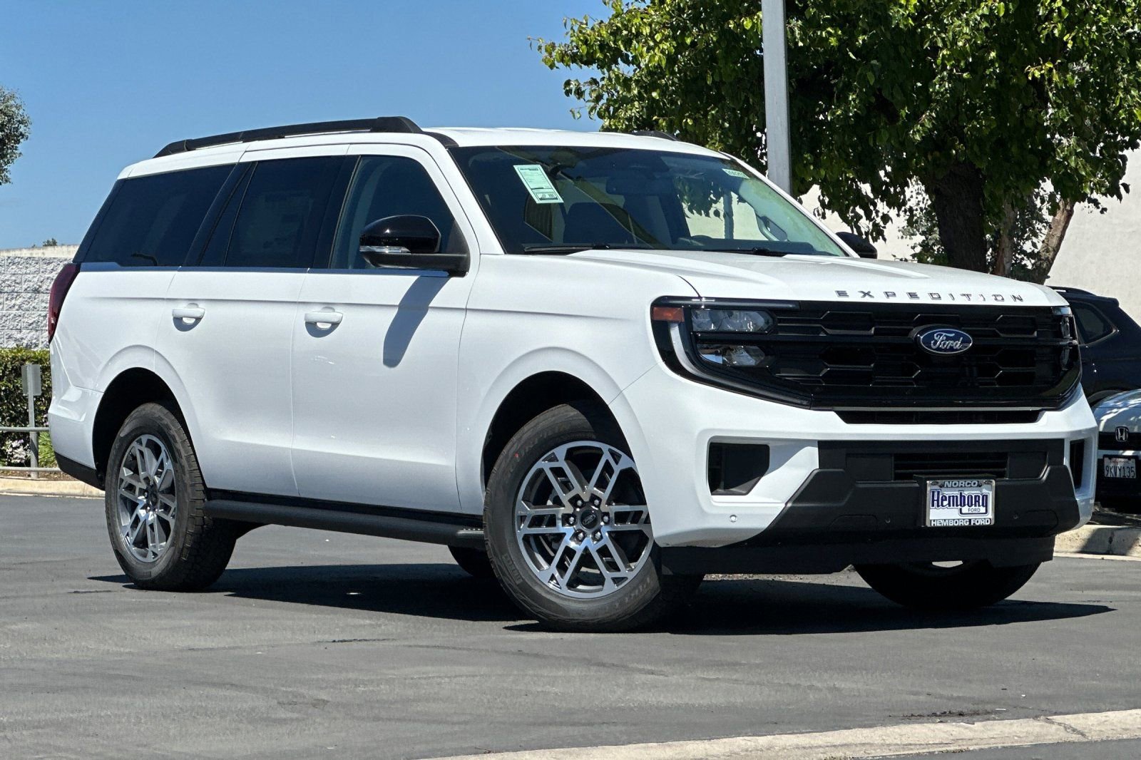 New 2026 Ford Expedition Active image 2