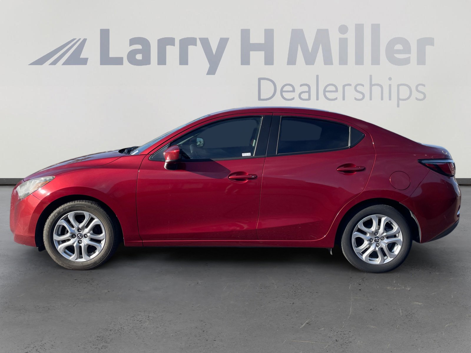 Used 2017 Toyota Yaris iA FWD image 2