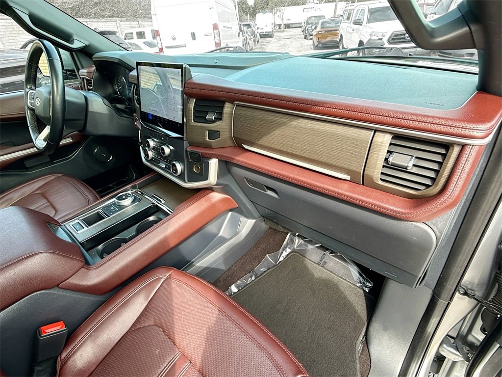 Used 2022 Ford Expedition Max Limited image 34
