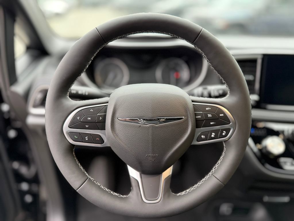 New 2026 Chrysler Pacifica Select FWD image 6