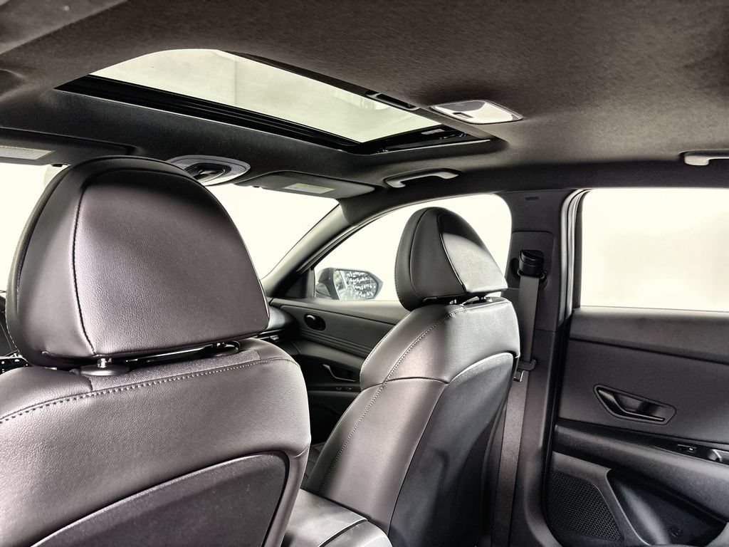 New 2026 Hyundai Elantra SEL Sport FWD image 16